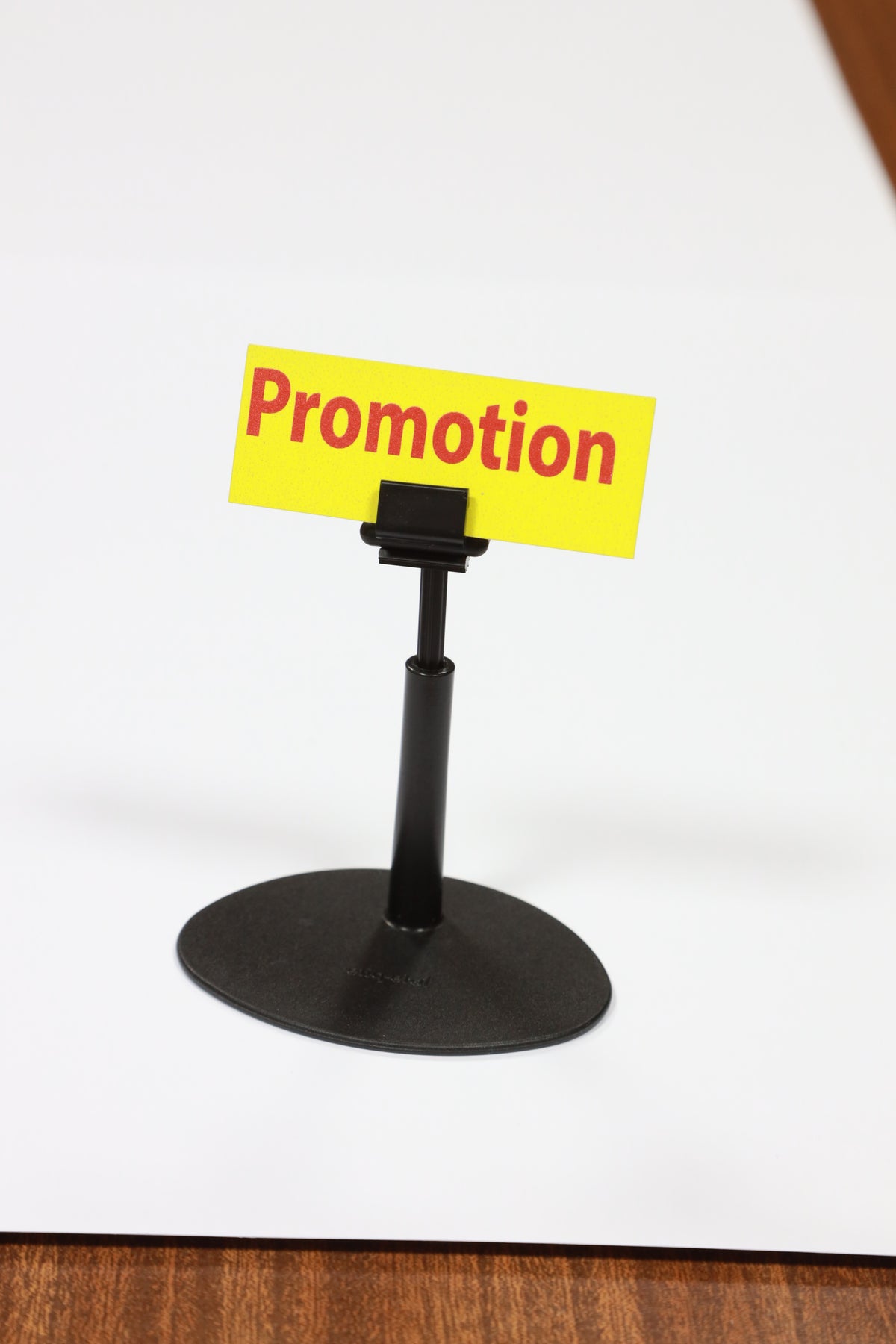 PORTE ÉTIQUETTE SANS PIQUE - TÊTE ORIENTABLE ET TÉLESCOPIQUE